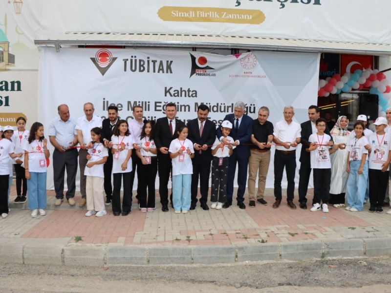 Kahta'da TÜBİTAK 4006-C Bilim Fuarı düzenlendi