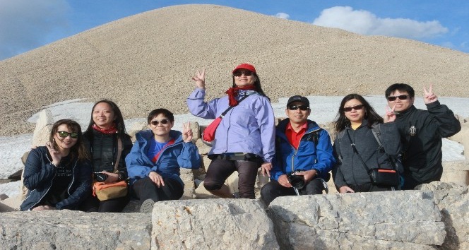 Nemrut Dağı'na Bu Nisan Ayında 20 Bin Turist Ziyaret Etti. Turizm Sezonunda 150 Bin Turist Bekleniliyor