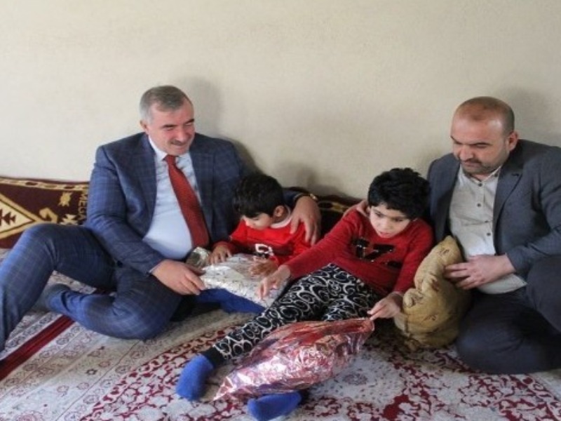 Başkan Turanlı Engelli Kardeşleri Evinde Ziyaret Etti