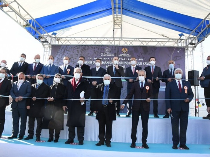 Bakan Karaismailoğlu Adıyaman'da köprülü kavşağın açılışını yaptı