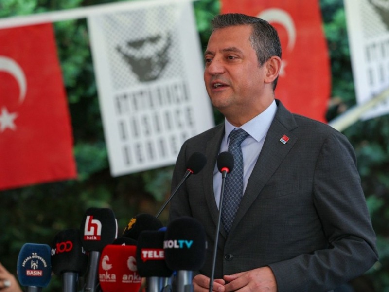Özgür Özel: ‘Hiçbir CHP'li Atatürk'ün derneğine sahip çıkmakta tereddüt etmeyecektir’
