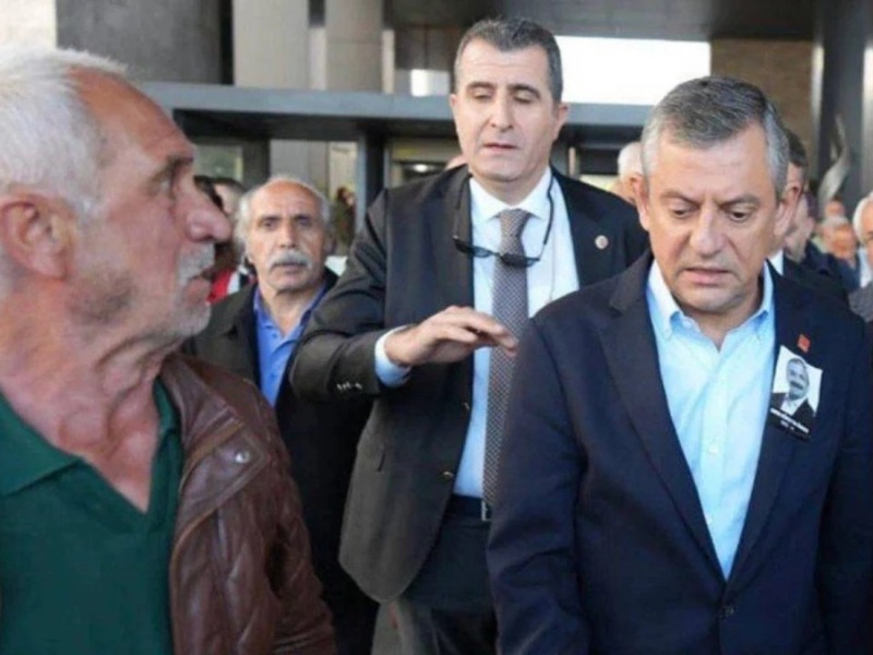 CHP Lideri Özgür Özel&amp;apos;e yumruklu saldırı: Zanlının şok geçmişi ve ilk ifade