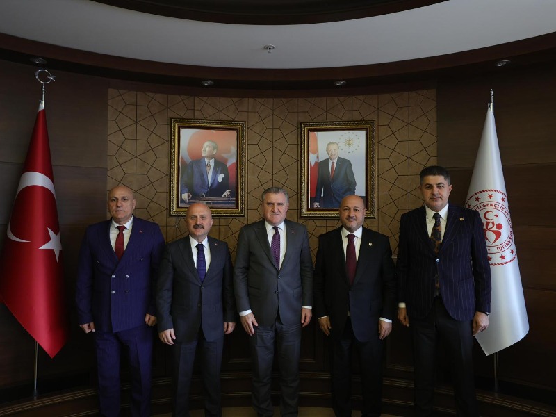 Adıyaman'a Spor Altyapısına Büyük Yatırım! Bakan Bak'tan Dev Müjde!