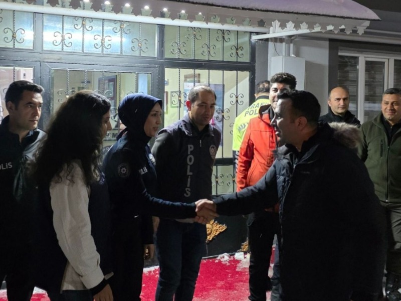 Kaymakam Algın, görev başındaki kamu personelinin yeni yılını kutladı