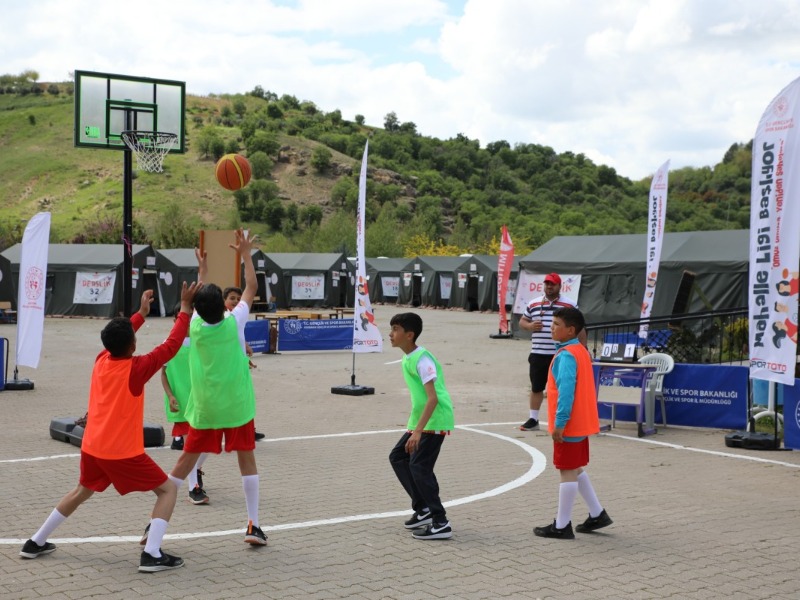 Adıyaman’daki çocuklar depremin izlerini sporla silmeye çalışıyor